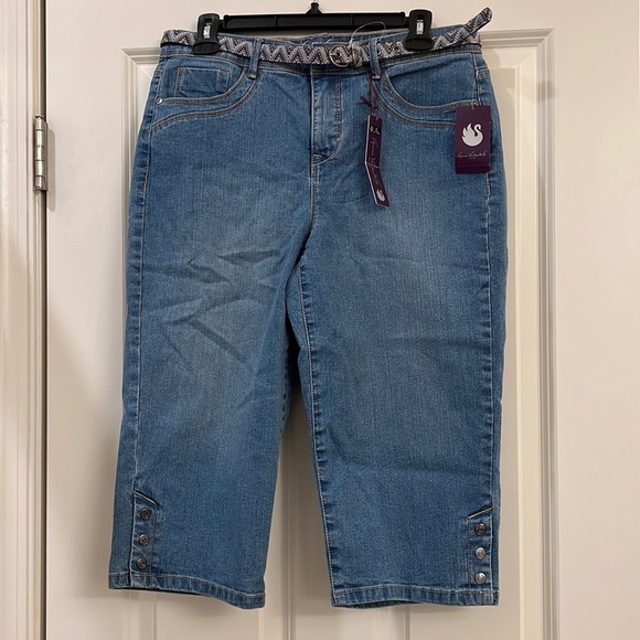 Gloria Vanderbilt ladies capris. - Picture 1 of 8
